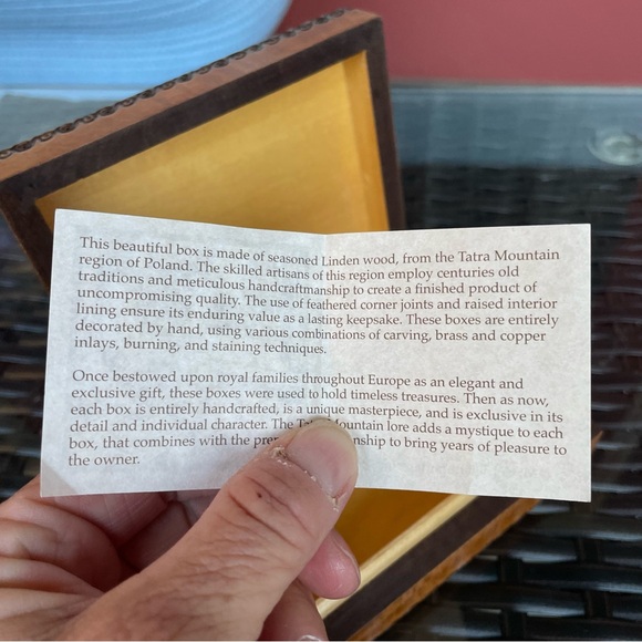 Ireland carved wood keepsake box New - Picture 3 of 8